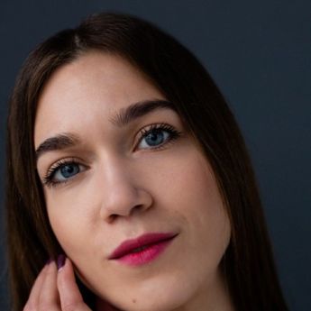 Олена Салтикова