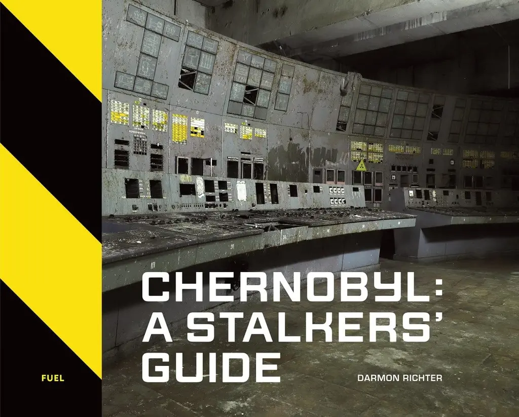 Обкладника "Chernobyl: A Stalkers' Guide" Обкладинка "Chernobyl: A Stalkers' Guide"