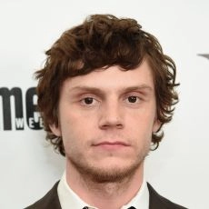 Evan Peters