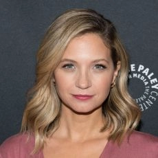 Vanessa Ray