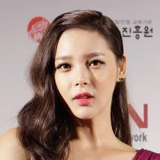 Park Si Yeon
