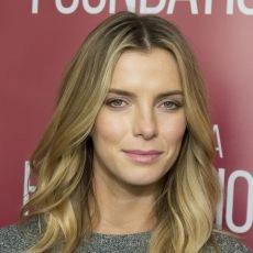 Betty Gilpin