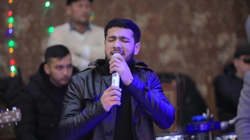 Jaloliddin Ahmadaliyev va Muhammadziyo to'yda birga qo'shiq kuylashdi